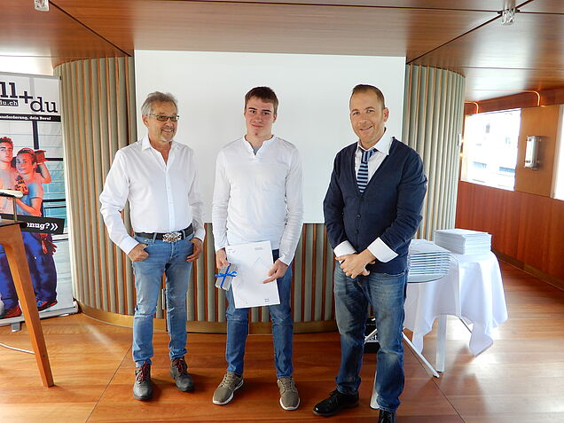 Meilleur constructeur métallique 2019 : Adrian Bearth a obtenu la note de 5,6. Aussi sur la photo : René Gujer (g.) et Gerardo Dapoto (dr.).